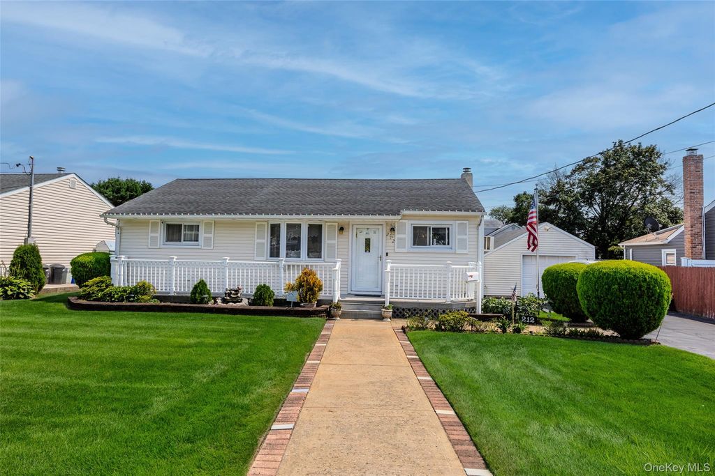 212 15th Street, West Babylon, NY 11704