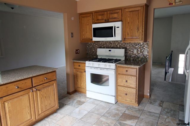 208 Sandi Court, Bellevue, NE 68005