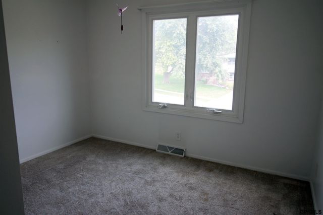 208 Sandi Court, Bellevue, NE 68005