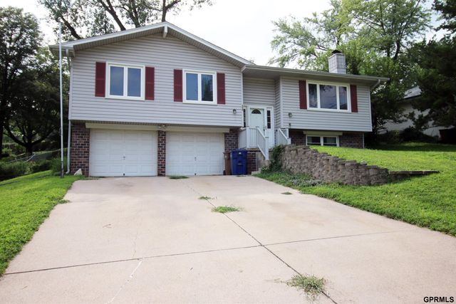 208 Sandi Court, Bellevue, NE 68005