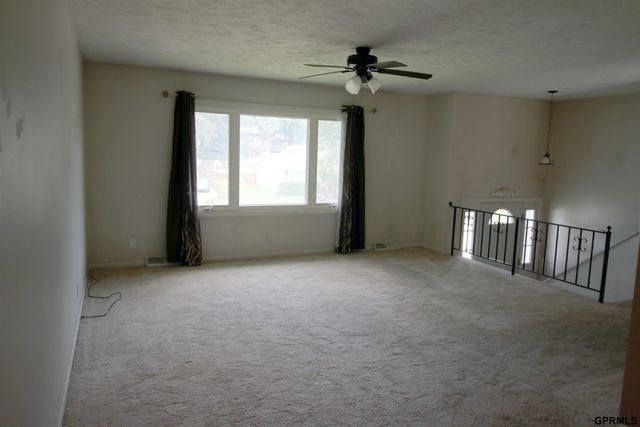 208 Sandi Court, Bellevue, NE 68005