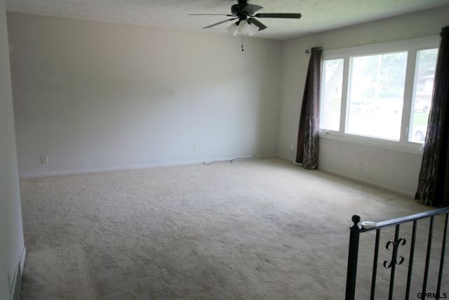 208 Sandi Court, Bellevue, NE 68005