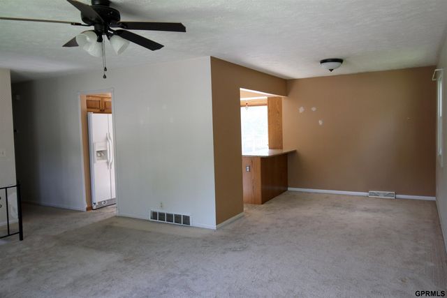 208 Sandi Court, Bellevue, NE 68005