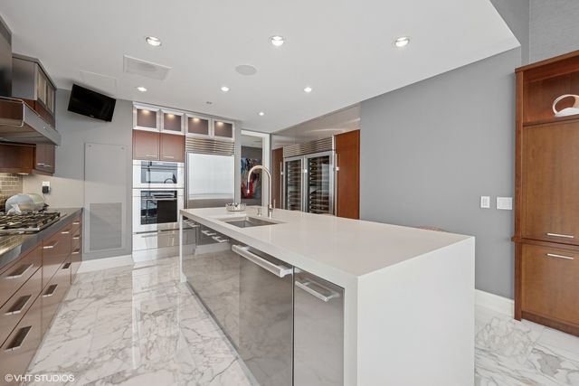 401 N Wabash Avenue 49G, Chicago, IL 60611