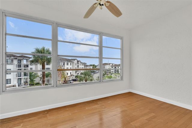 9355 SW 8th St 425, Boca Raton, FL 33428