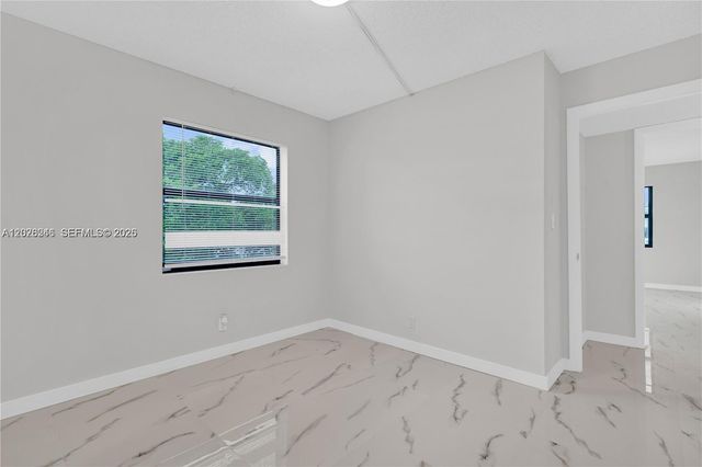 9355 SW 8th St 425, Boca Raton, FL 33428