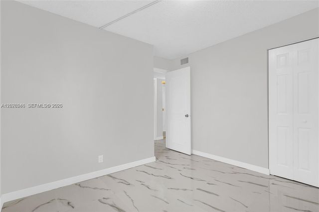 9355 SW 8th St 425, Boca Raton, FL 33428