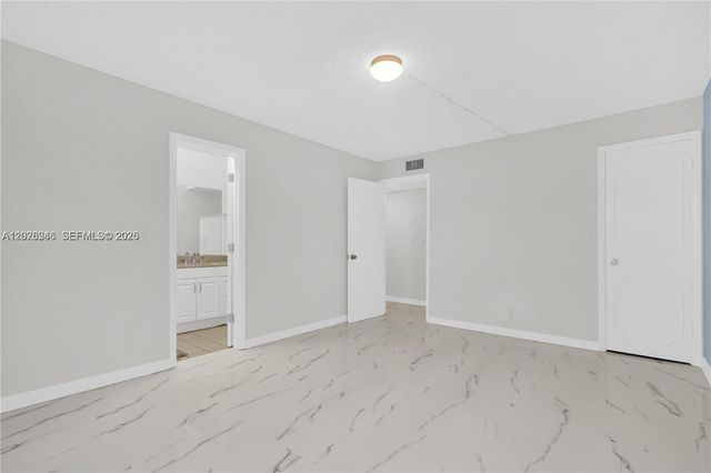 9355 SW 8th St 425, Boca Raton, FL 33428