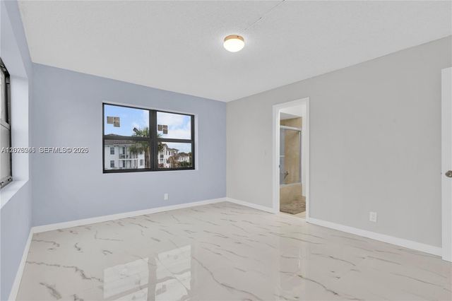 9355 SW 8th St 425, Boca Raton, FL 33428