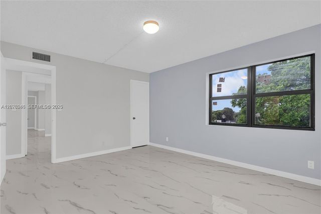 9355 SW 8th St 425, Boca Raton, FL 33428