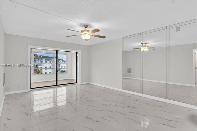 9355 SW 8th St 425, Boca Raton, FL 33428