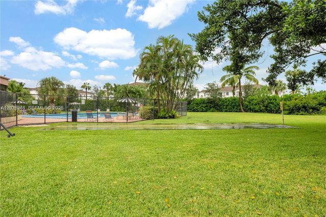 9355 SW 8th St 425, Boca Raton, FL 33428