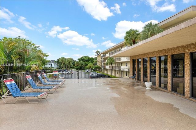 9355 SW 8th St 425, Boca Raton, FL 33428