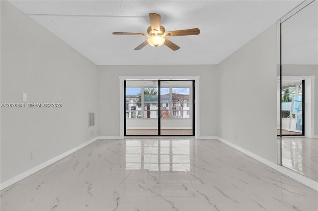 9355 SW 8th St 425, Boca Raton, FL 33428