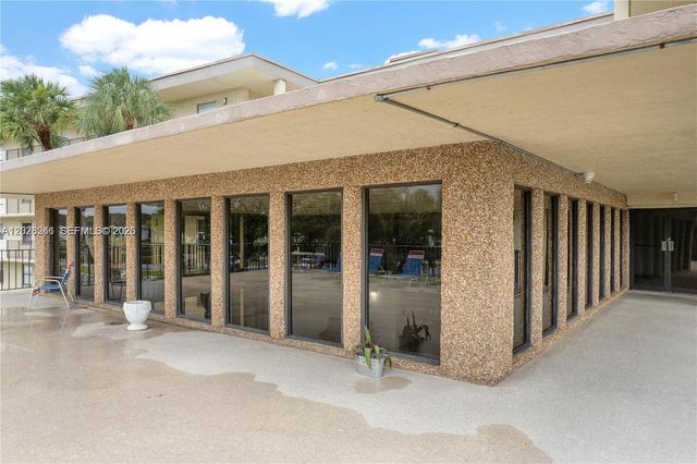 9355 SW 8th St 425, Boca Raton, FL 33428