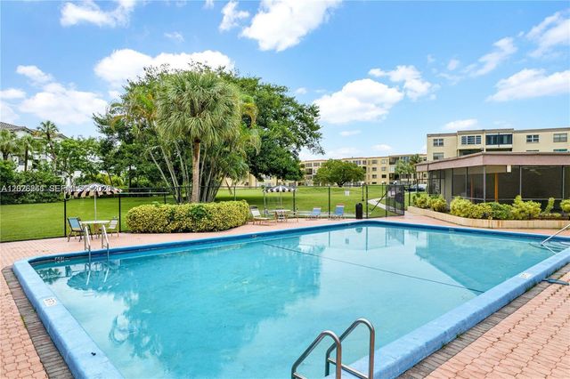 9355 SW 8th St 425, Boca Raton, FL 33428
