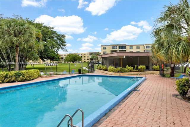 9355 SW 8th St 425, Boca Raton, FL 33428