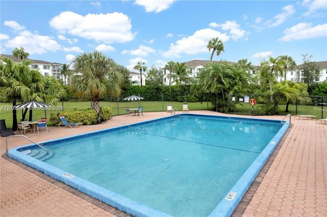 9355 SW 8th St 425, Boca Raton, FL 33428