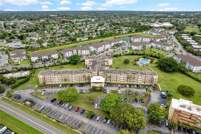 9355 SW 8th St 425, Boca Raton, FL 33428
