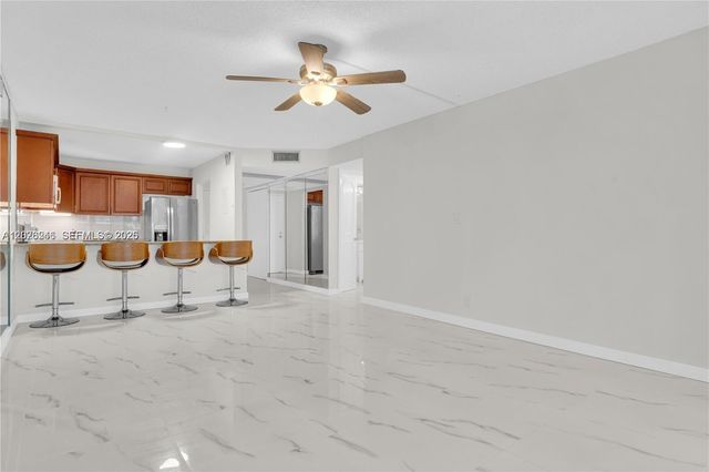 9355 SW 8th St 425, Boca Raton, FL 33428