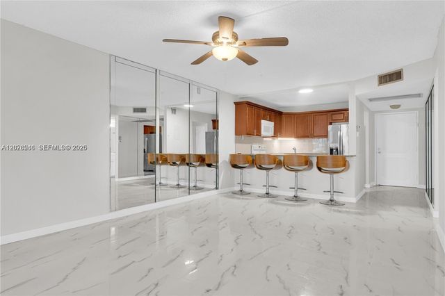 9355 SW 8th St 425, Boca Raton, FL 33428