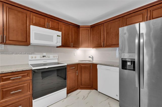 9355 SW 8th St 425, Boca Raton, FL 33428