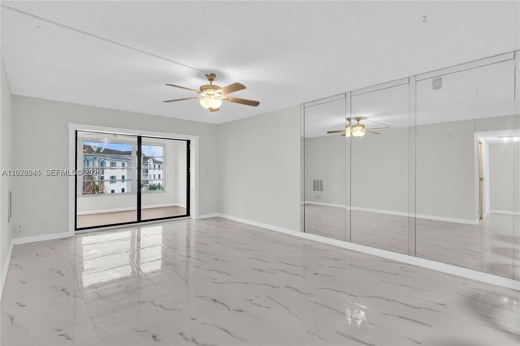 9355 SW 8th St 425, Boca Raton, FL 33428