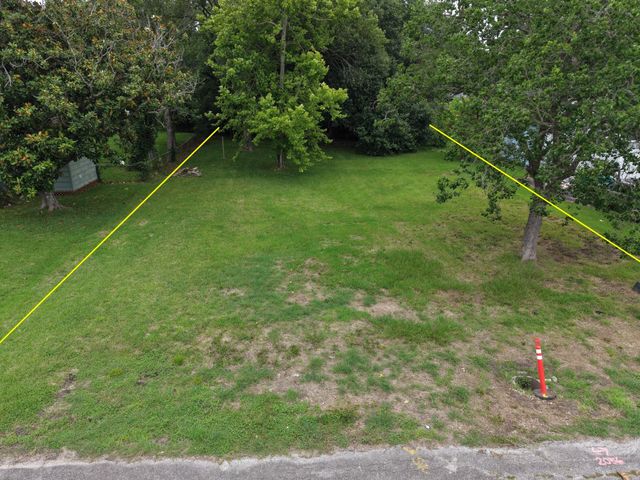 2320 Meadow Lane, La Marque, TX 77568