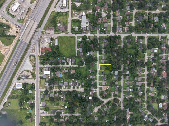 2320 Meadow Lane, La Marque, TX 77568