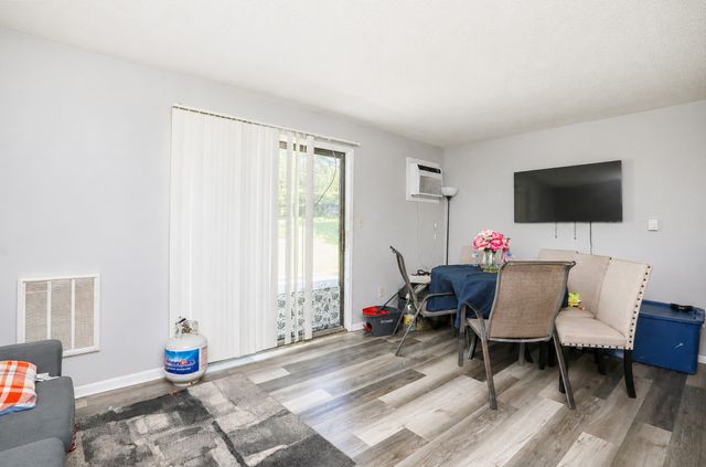1831 Fuller Road 9, West Des Moines, IA 50265