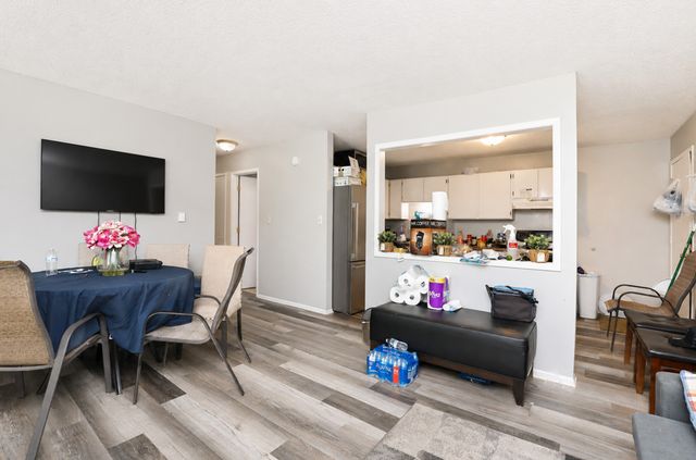 1831 Fuller Road 9, West Des Moines, IA 50265