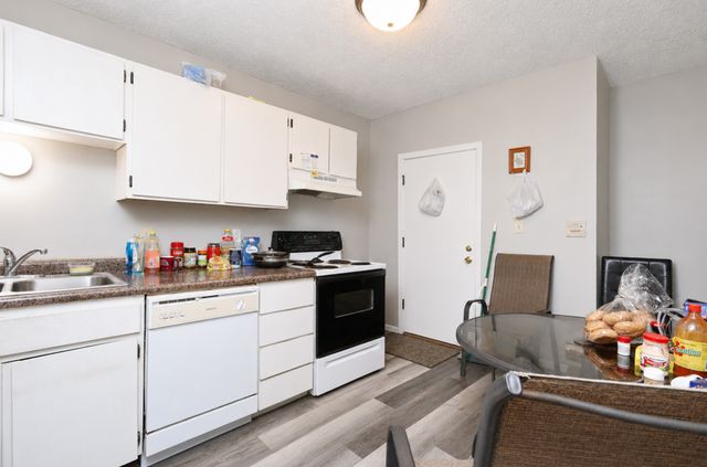 1831 Fuller Road 9, West Des Moines, IA 50265