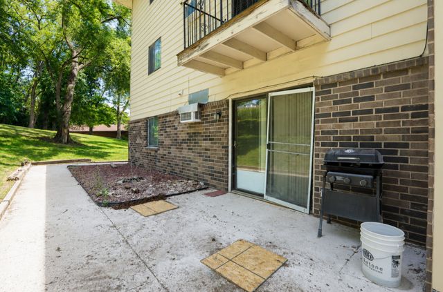 1831 Fuller Road 9, West Des Moines, IA 50265