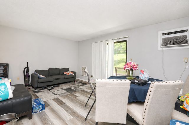 1831 Fuller Road 9, West Des Moines, IA 50265