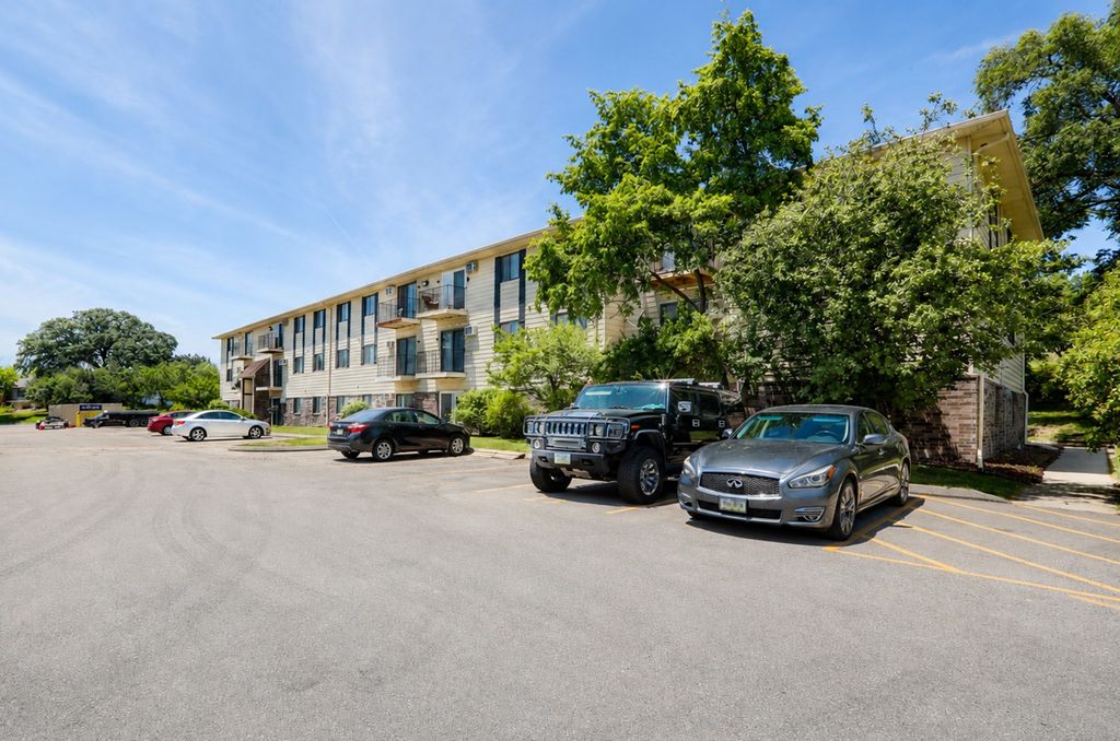1831 Fuller Road 9, West Des Moines, IA 50265