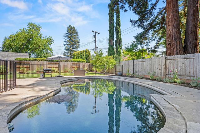 4704 Bowerwood Dr, Carmichael, CA 95608