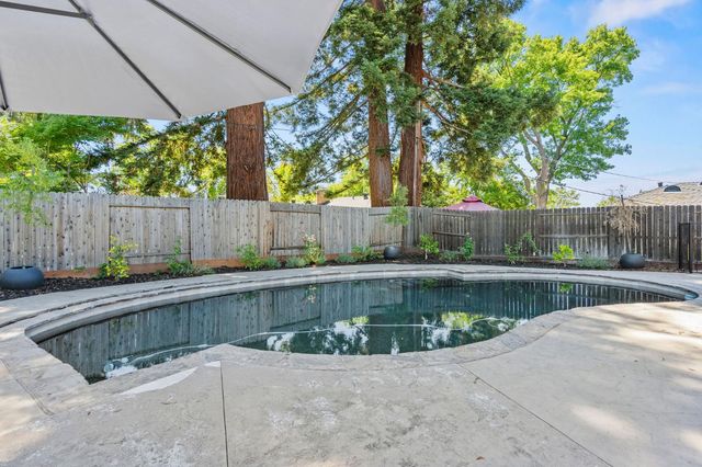 4704 Bowerwood Dr, Carmichael, CA 95608