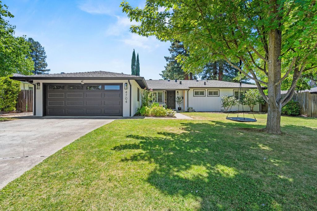 4704 Bowerwood Dr, Carmichael, CA 95608