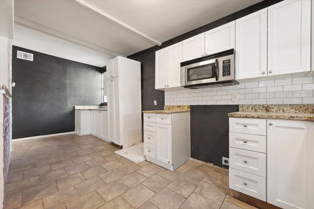 69 Pony Express Trail, Lubbock, TX 79404
