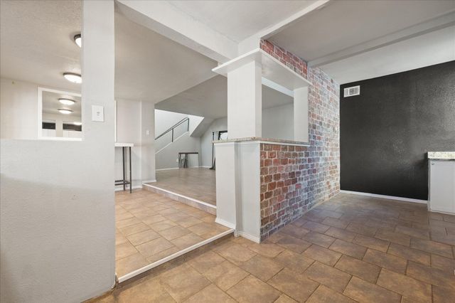69 Pony Express Trail, Lubbock, TX 79404