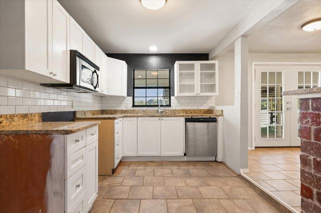 69 Pony Express Trail, Lubbock, TX 79404