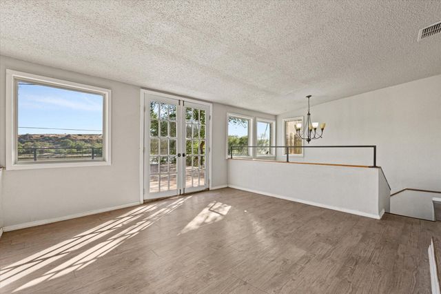 69 Pony Express Trail, Lubbock, TX 79404