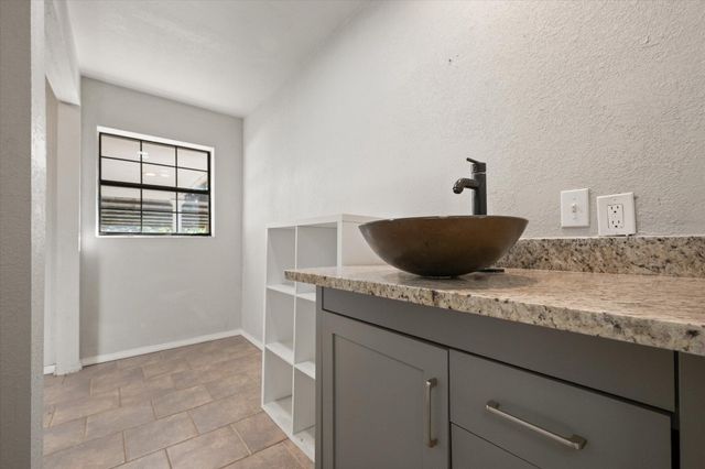 69 Pony Express Trail, Lubbock, TX 79404