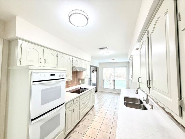 1670 Clydesdale Drive, Lewisville, TX 75067