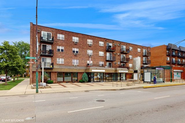 6333 N Milwaukee Avenue 2E, Chicago, IL 60646