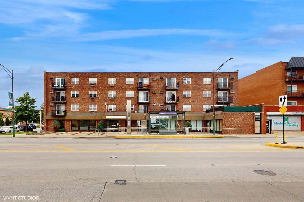 6333 N Milwaukee Avenue 2E, Chicago, IL 60646
