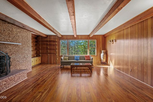341 SE Hilltop Drive, Grants Pass, OR 97527