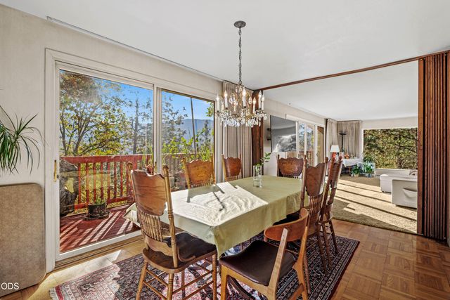 341 SE Hilltop Drive, Grants Pass, OR 97527