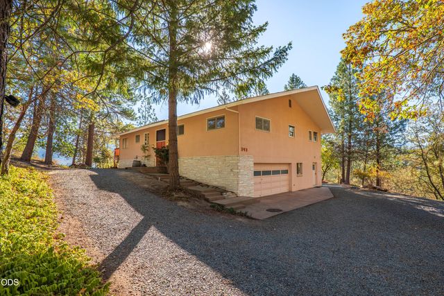 341 SE Hilltop Drive, Grants Pass, OR 97527