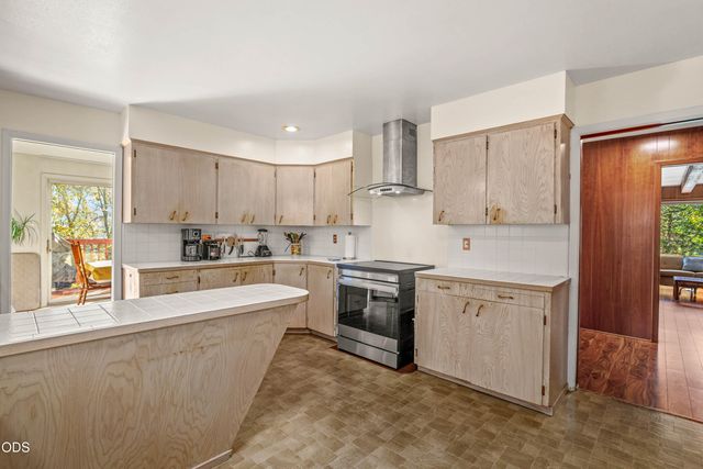 341 SE Hilltop Drive, Grants Pass, OR 97527
